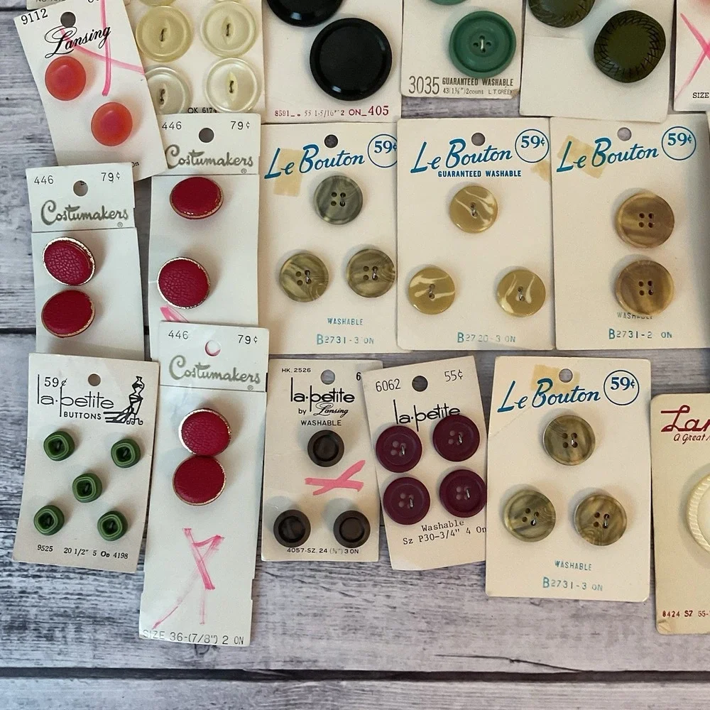 Vintage Lot Of Buttons On Cards 46 Complete Le Chic Lansing La Petite Costumaker